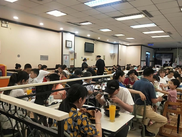 康德專(zhuān)注于食品調(diào)味料已十八年有余，一直注重出品的安全、穩(wěn)定，強(qiáng)調(diào)給商家?guī)?lái)廚師便捷,出品穩(wěn)定，減少能耗，安全有保障！歡迎有意合作老板質(zhì)詢(xún)來(lái)工廠(chǎng)考察！